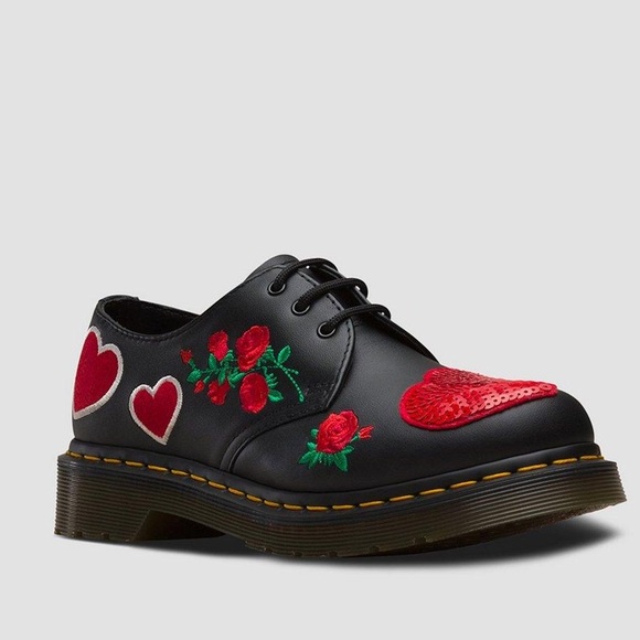 DR. MARTENS” 1461 “SEQUIN HEARTS” (BLACK / RED) 🇬🇧❤️ - Picture 2 of 10
